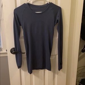 Lululemon long sleeve size 4